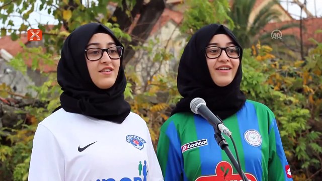 Centilmenlik ruhunu ön plana çıkarmak için 18 takım formasıyla türkü söylediler