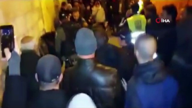 - İsrail güçleri Mescidi Aksa'da sabah namazını kılanlara saldırdı: 15 yaralı