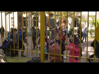 Ora News - Tirana pa ngrohje në shkolla, nxënësit: Kemi paguar për të blerë ngrohëse