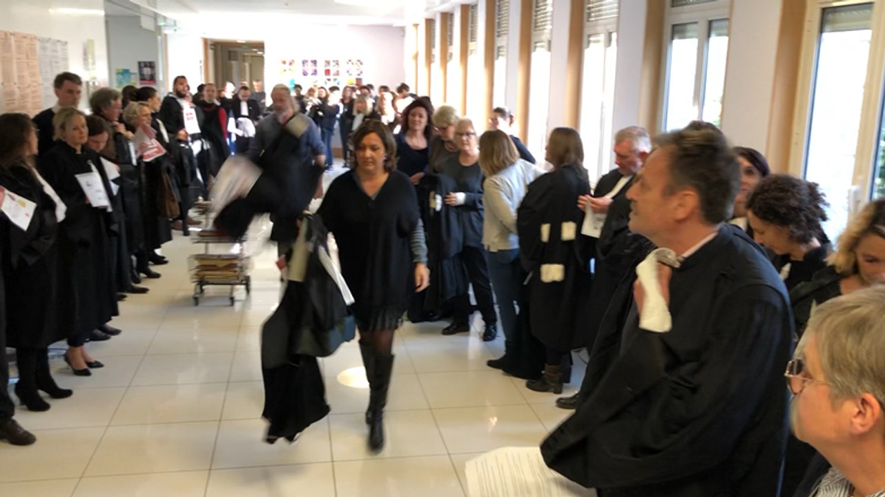 Retraites : les avocats jettent leur robe !