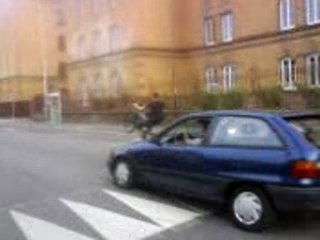 C cho passage do dane ac voiture qi klaxonne