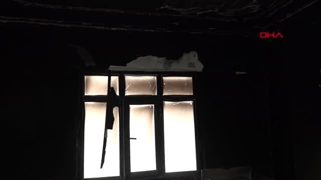 Hakkari 4 katlı apartmanın en üst katındaki dairede yangın