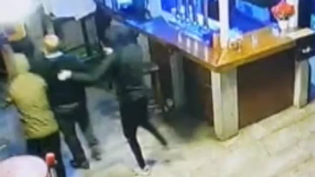 La banda de la metralleta atraca varios restaurantes de los los alrededores de Granada