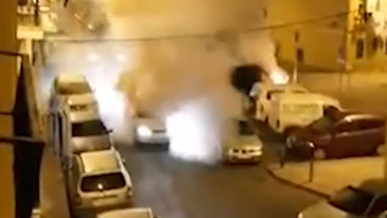 Los vecinos del barrio sevillano de la Macarena preocupados con la oleada de incendios intencionados de coches