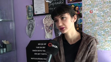 Yere düşen cüzdanın çalınma anı güvenlik kamerasında