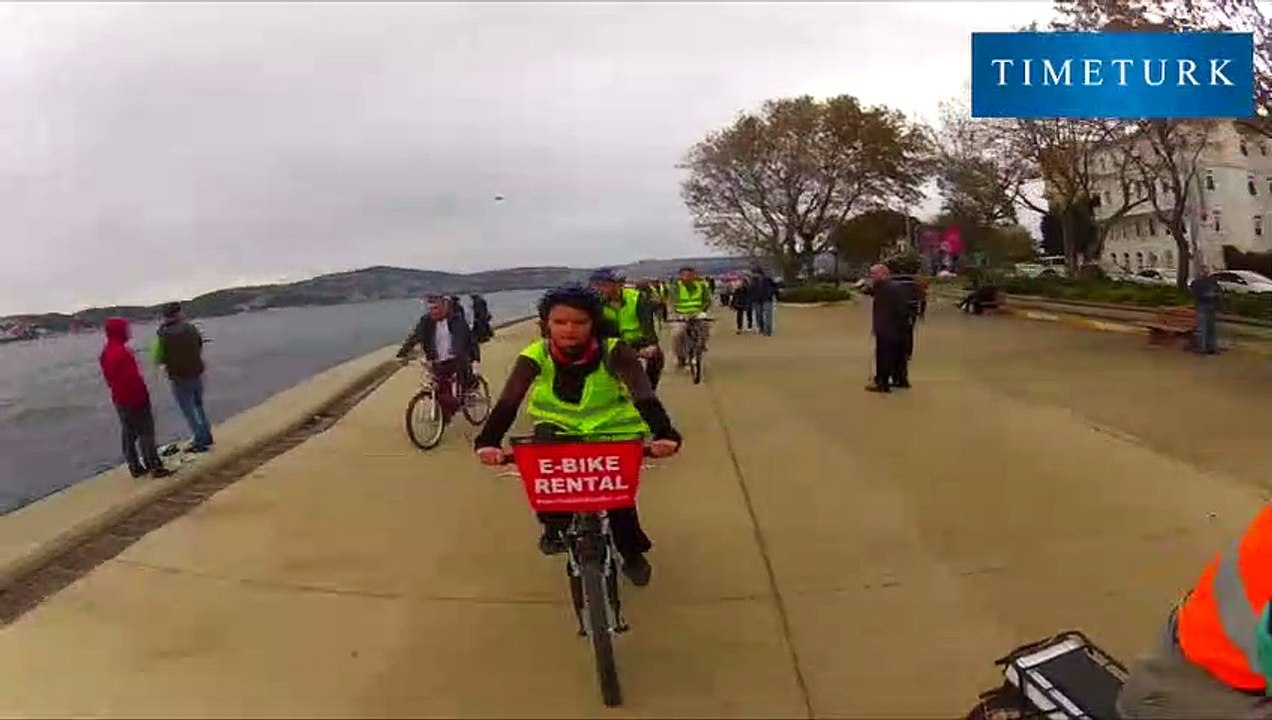İstanbul Boğazı bisiklet turları turistlerin ilgisini çekiyor.