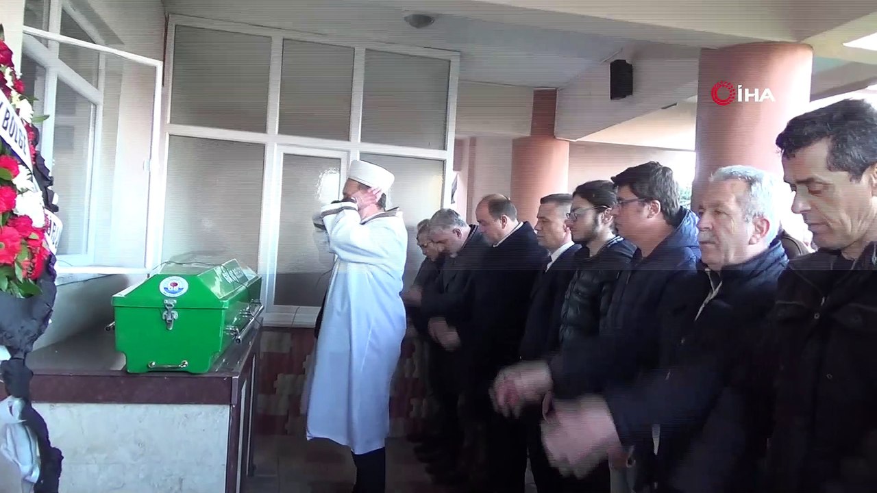 Yüksekten düşerek ölen emekli polis son yolculuğuna uğurlandı
