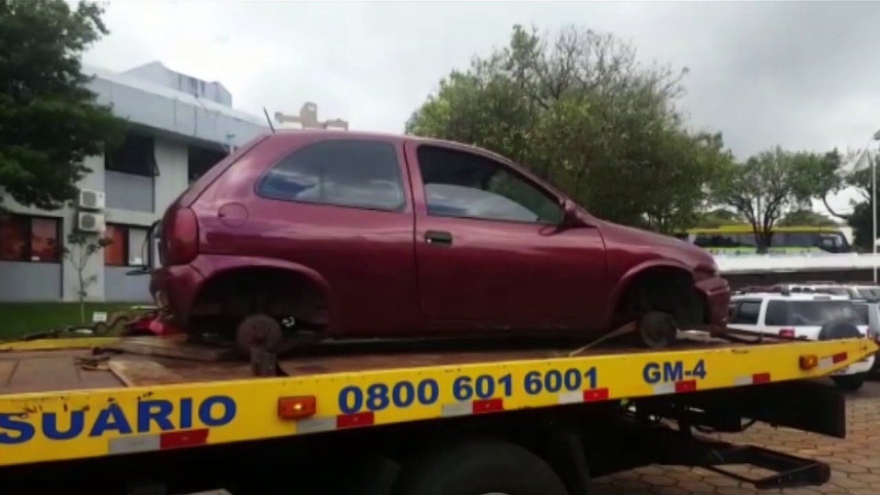 Sem rodas e bateria, carro furtado é encontrado na BR-369