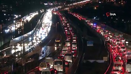 İstanbul’da yarıyıl tatili ve olumsuz hava trafiği kilitledi