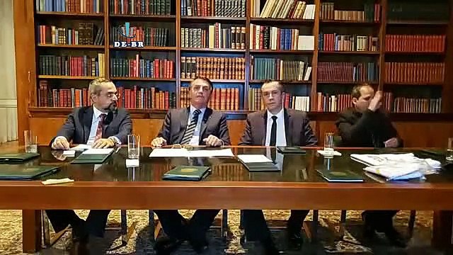 Presidente Bolsonaro Critica Globo e Jornalistas Desonestos, Fala da Educação, Venezuela