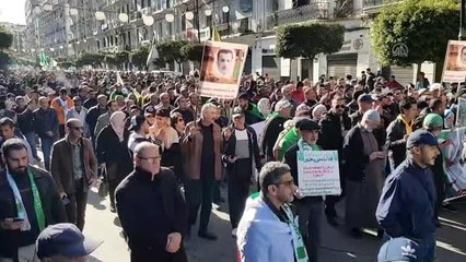 Cezayir'de gösteriler 48'inci haftasında "yönetim sisteminde değişiklik" talebiyle sürüyor