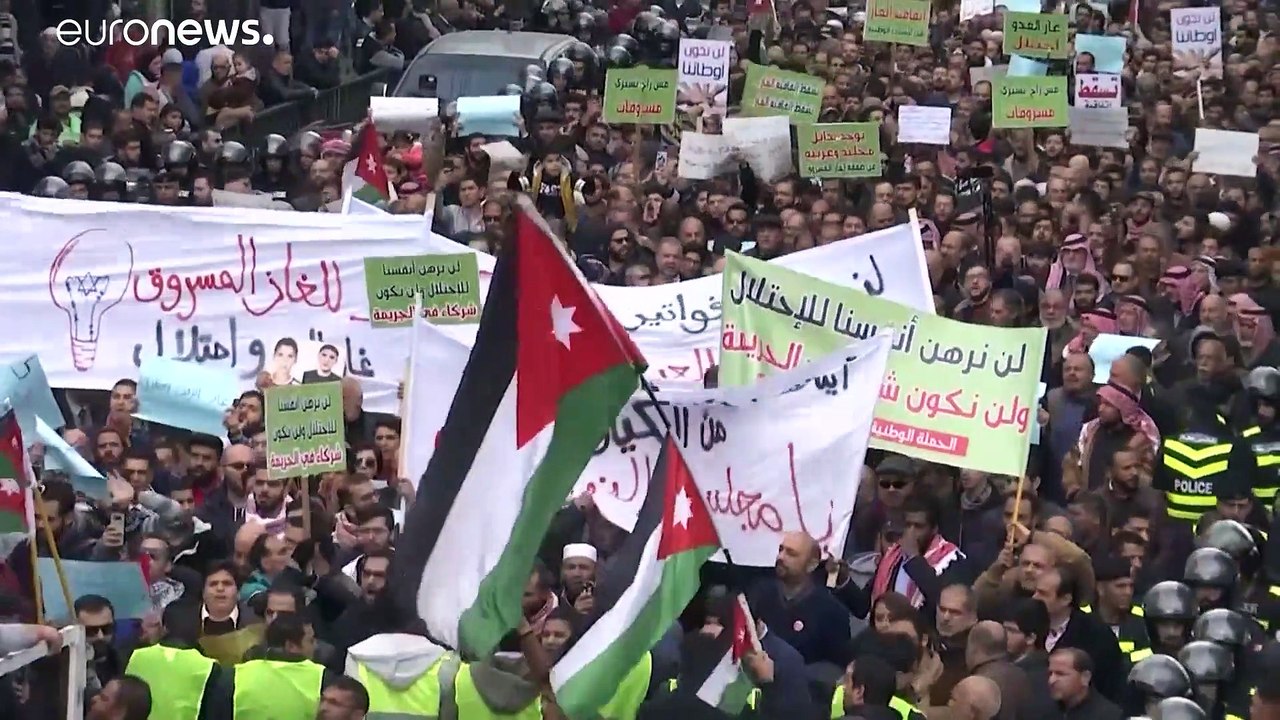 مئات الأردنيين يتظاهرون في عمان للمطالبة بإلغاء اتفاقية الغاز مع إسرائيل