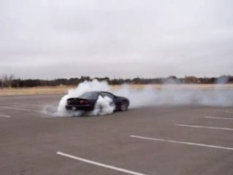 Camaro burnout - 1 min long!!!