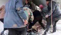 Angustioso rescate de una niña en Alepo tras un bombardeo de la aviación rusa