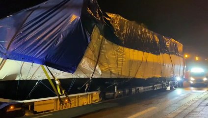 L’Amiral, le nouveau bateau du lac d’Annecy, est arrivé par la route