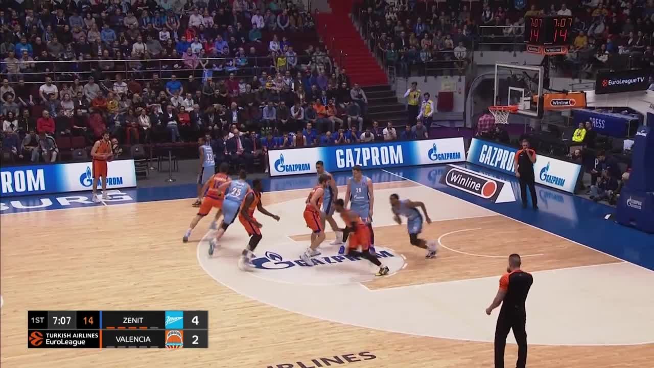 Valencia makes threes to edge Zenit