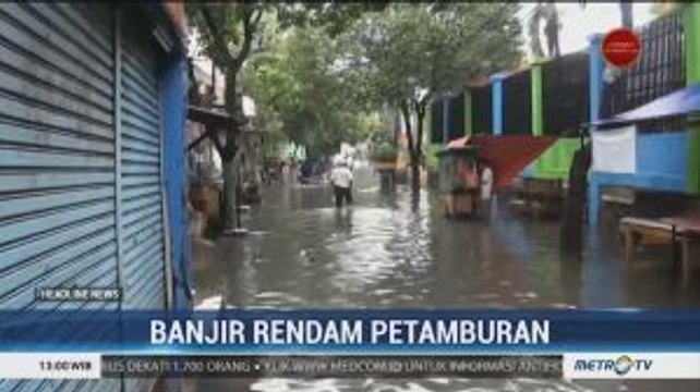 Luapan Sungai Kanal Barat Rendam Wilayah Petamburan
