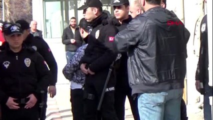 Sahte 1 milyon 750 bin doları düşük kur iddiasıyla satmaya çalışan çete çökertildi