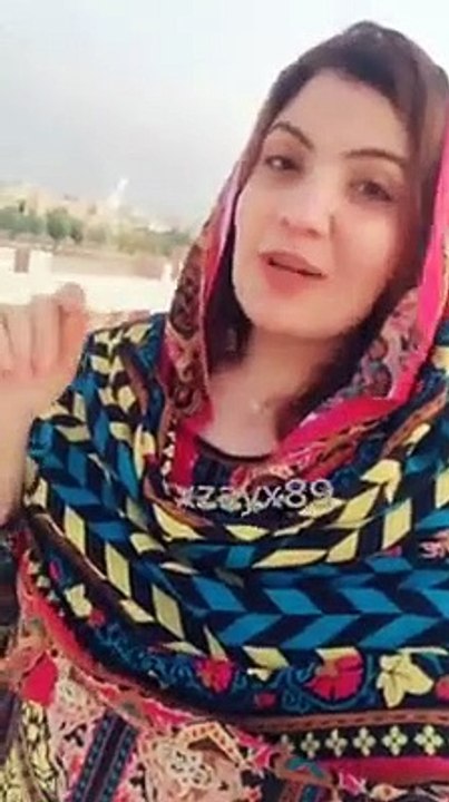 Cute girl ko English urdu pashto main Kia bolty hain