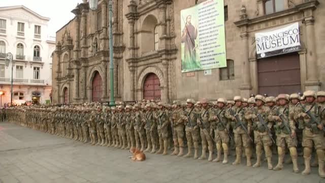 El Gobierno interino de Bolivia despliega 70.000 militares en las calles