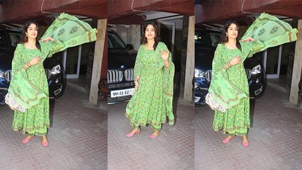 Janhvi Kapoor Hits The Gym In Elegant Salwar Suit । Boldsky