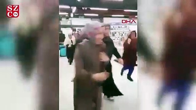 Alışveriş merkezi açılışında izdiham