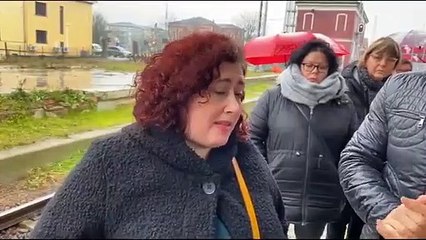 Toninelli - Qui alla stazione di Novellara non c’è nemmeno una sala per riparars)