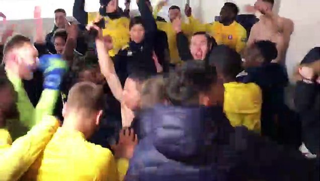 Football : explosion de joie dans le vestiaire d'Epinal après la qualification pour le 8e de finale de la coupe de France