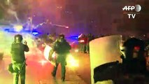 Fogos de artifício contra a polícia