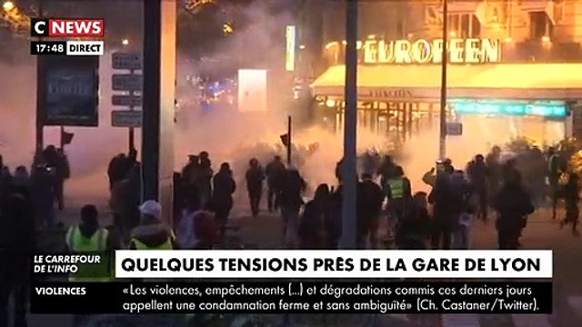 Incidents en cours devant la Gare de Lyon avec des feux de poubelles et de scooters, lacrymogènes et canons à eau