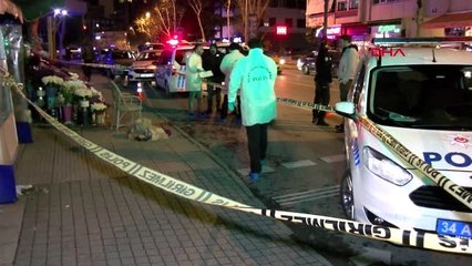 Kadıköy'de bir kişi, annesi ile eşini silahla öldürdü