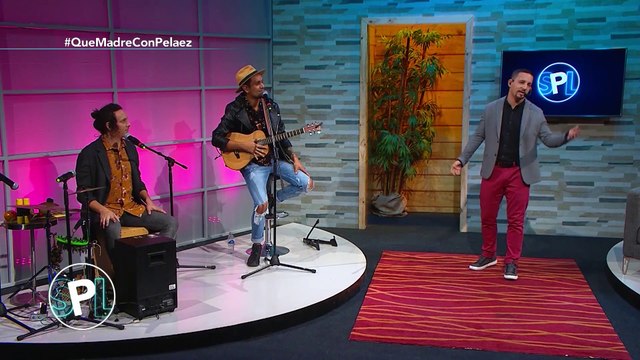 Ella es una Fábrica de Comedia