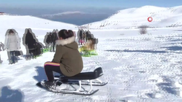 Elazığ'da kayak merkezi tatilcilerle doldu