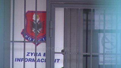 Ora News - Gjenden 9 armë pa dokumentacion në zyrën e shefit të rendit në Elbasan