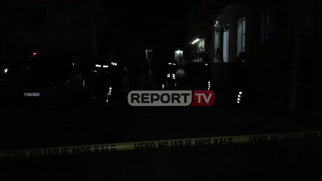 Report TV -Qëllohet me kallashnikov brenda në lokal, dy të plagosur në Vlorë, njëri rëndë