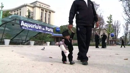 الالتهاب الرئوى ينهى حياة أقصر رجل فى العالم