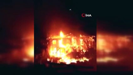 Tarsus'da çıkan yangında 2 ev kullanılmaz hale geldi