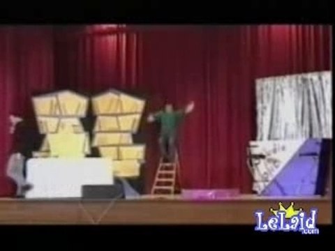 regis se prend une gamelle