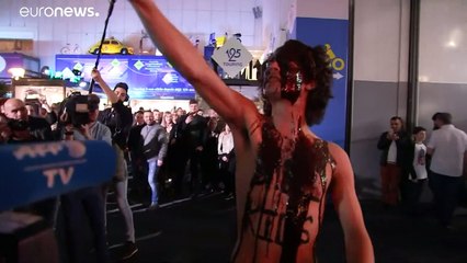 Extinction Rebellion dà visibilità al salone dell'auto di Bruxelles