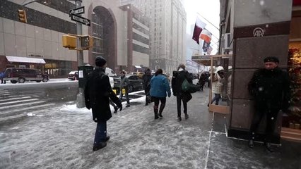 New York'a yılın ilk karı yağdı