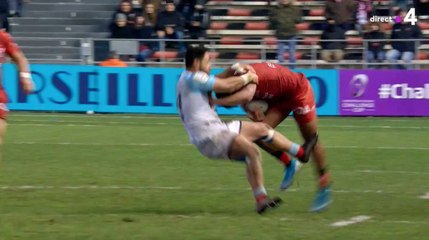 L'énorme percussion de Julian Savea sur un Bayonnais