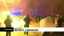 معترضان لبنانی برای مقابله با نیروهای امنیتی به آتش بازی روی آوردند