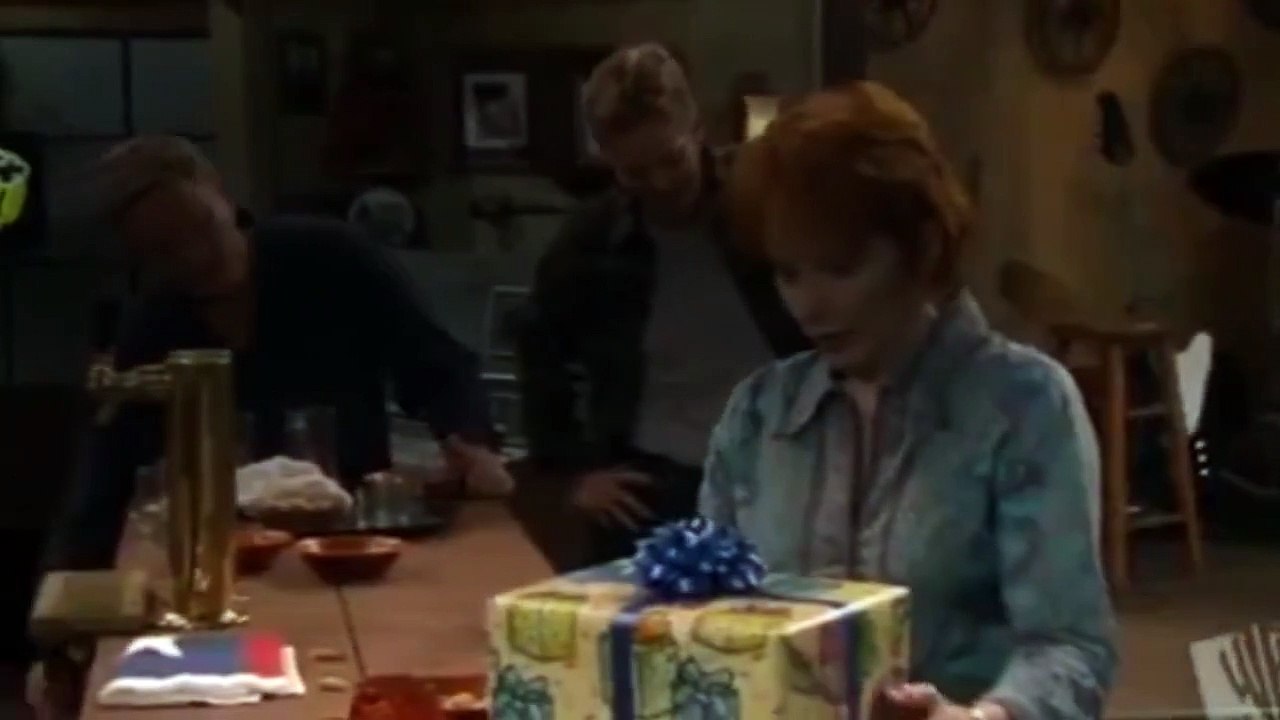 Reba - S 2 E 15 - Terry Holliway