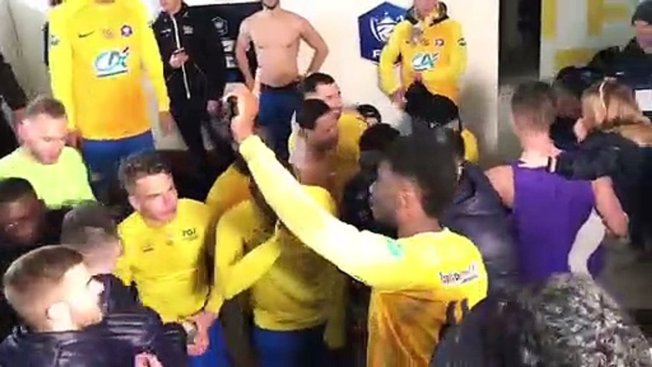 Football (coupe de France) : une pensée pour Abdoulaye Niang lors du cri de joie dans le vestiaire spinalien après la qualification face à la JS Saint-Pierroise