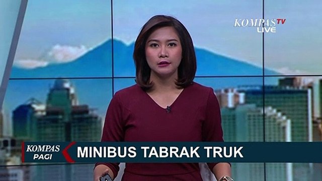 Gagal Menghindari Lubang, Mini Bus Tabrak Truk di Tol Cipali