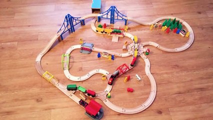 Train en bois Brio et voitures Hot Wheels [film danimation] Hot Wheels