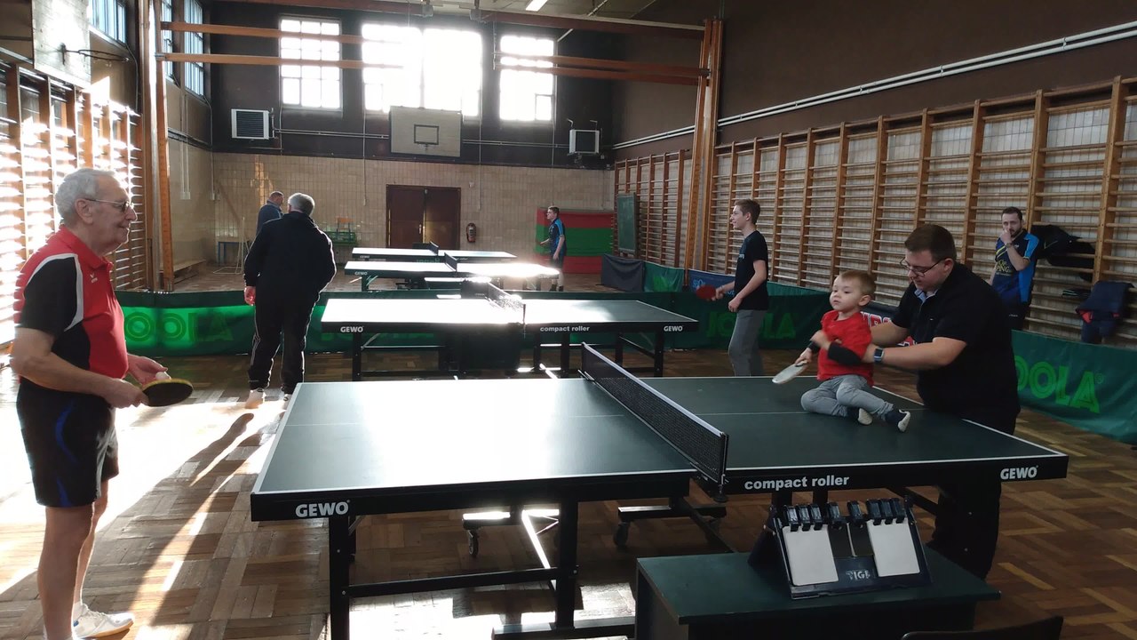 Mons: 82 ans séparent Pierre et Hugo, un duo de pongistes détonant!