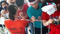 VIDEO: Zheng Siwei/Huang Yaqiong Sambut Fans Diluar Lapangan