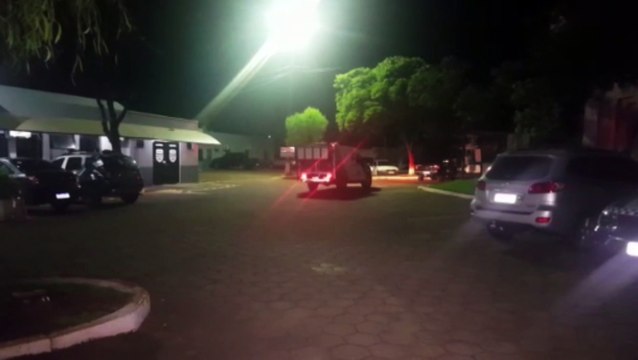 Corpo de homem assassinado a tiros é levado ao IML de Cascavel