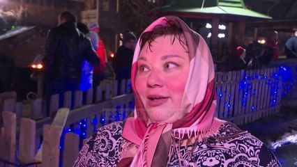 Rusi, festohet Epifania/ Besimtarët ortodoksë zhyten në ujërat e akullta